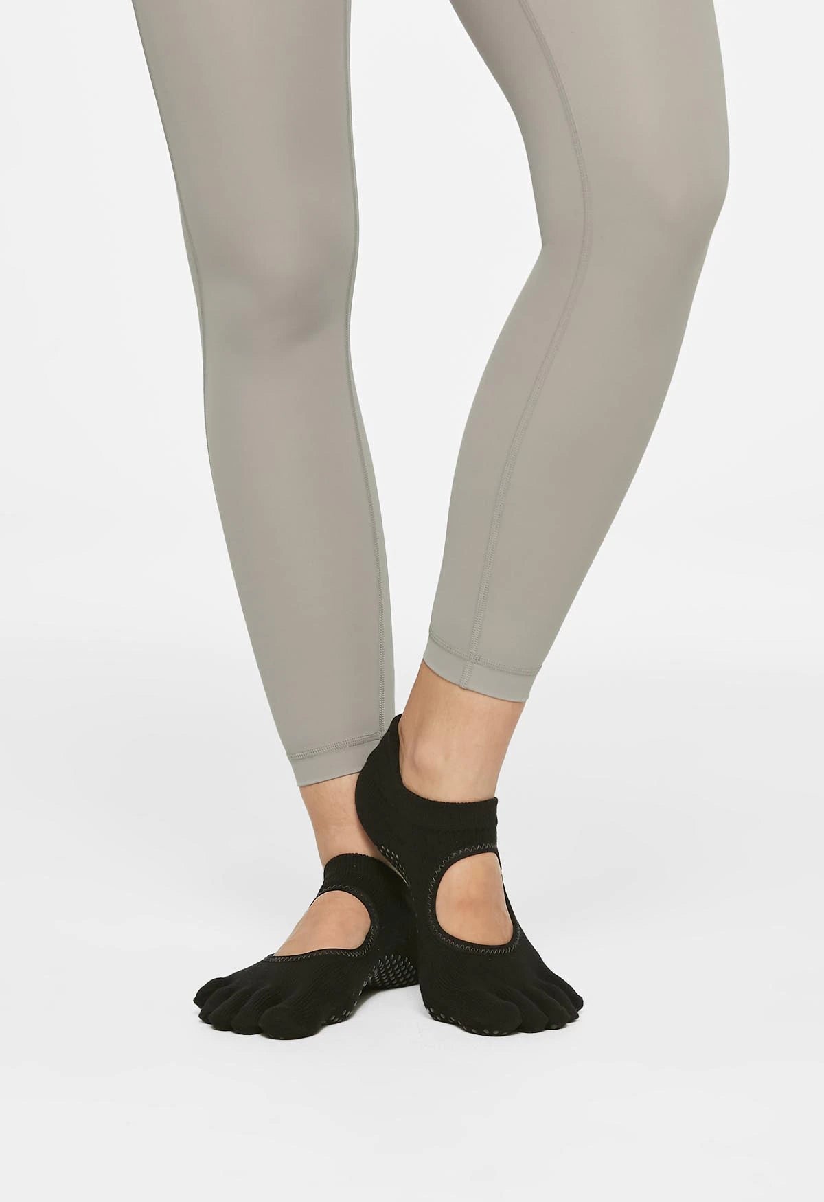 Essential Core Full Toe Grippy Socks