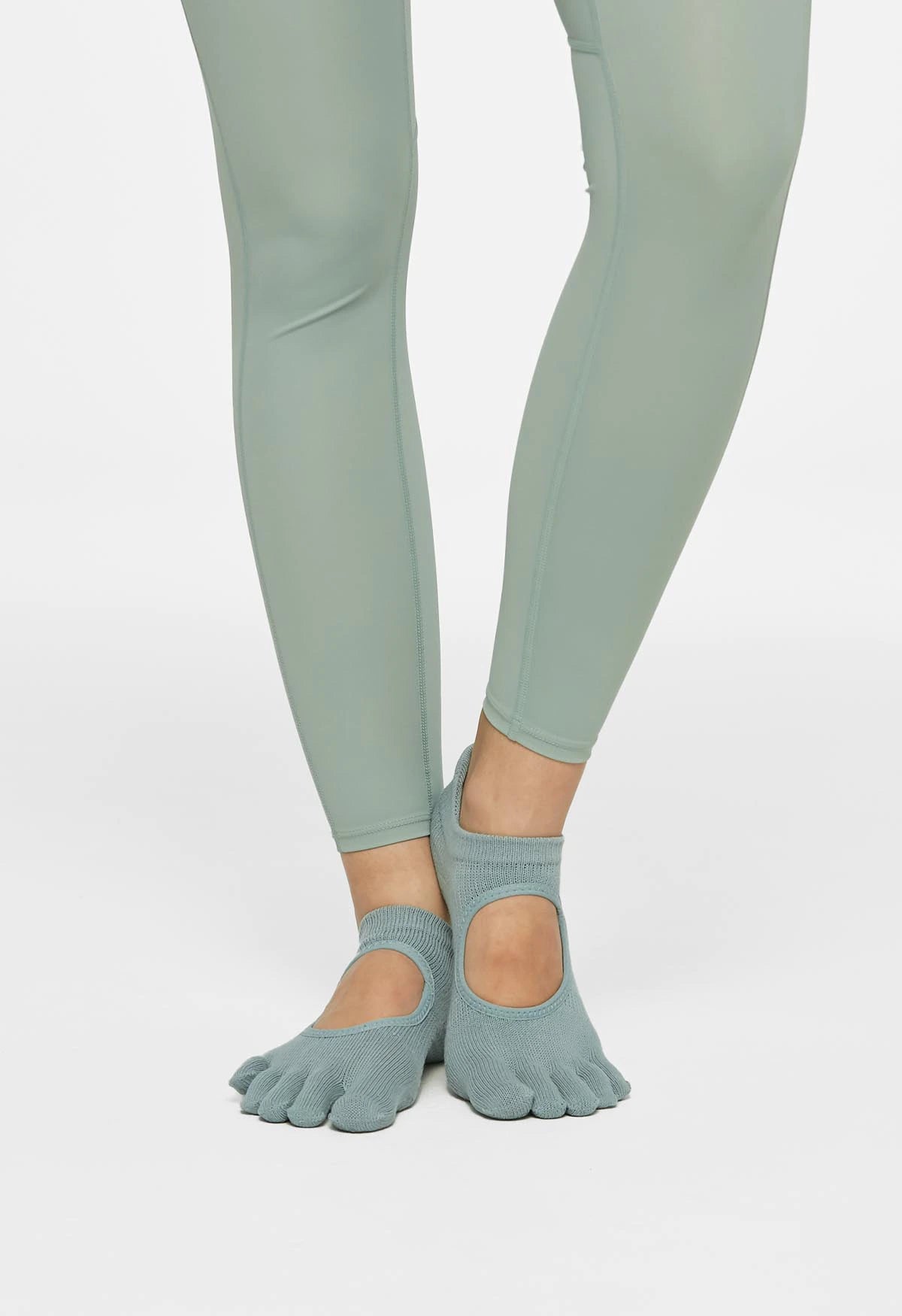 Essential Core Full Toe Grippy Socks